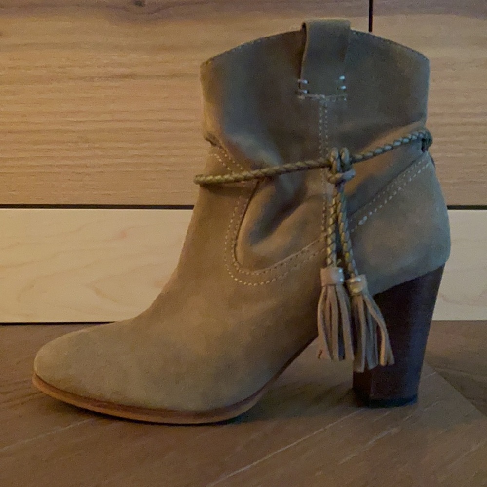 Dolce Vita Melah Taupe Suede size 9.5 boots